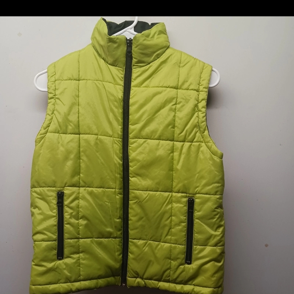 Outdoor Exchange Reversable Green/Black  Puffer Vest Boys (11/12)